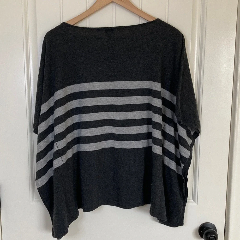 Blue Saks Fifth Avenue Womens Gray Black Striped Poncho Size M Merino Wool Blend - Picture 8 of 9